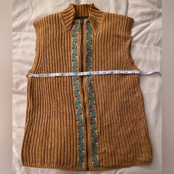 Unique vintage mustard yellow Woolrich knit with embroidered leaves - Picture 3 of 3